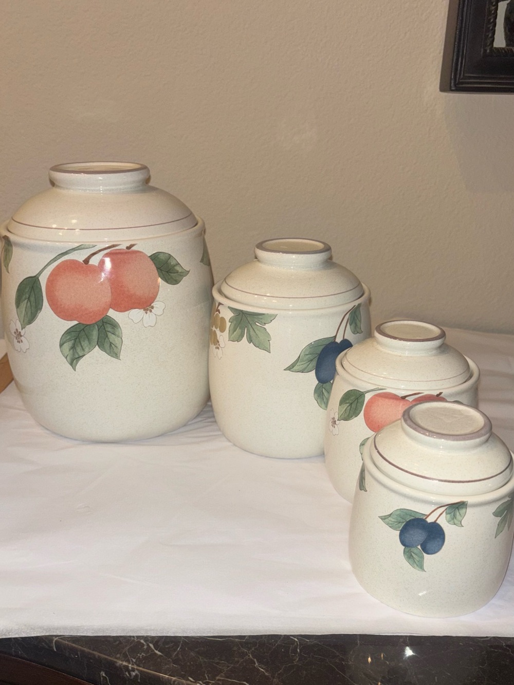 Mikasa Country Classics Plate - Fruit Panorama - Speckled Cream canister set